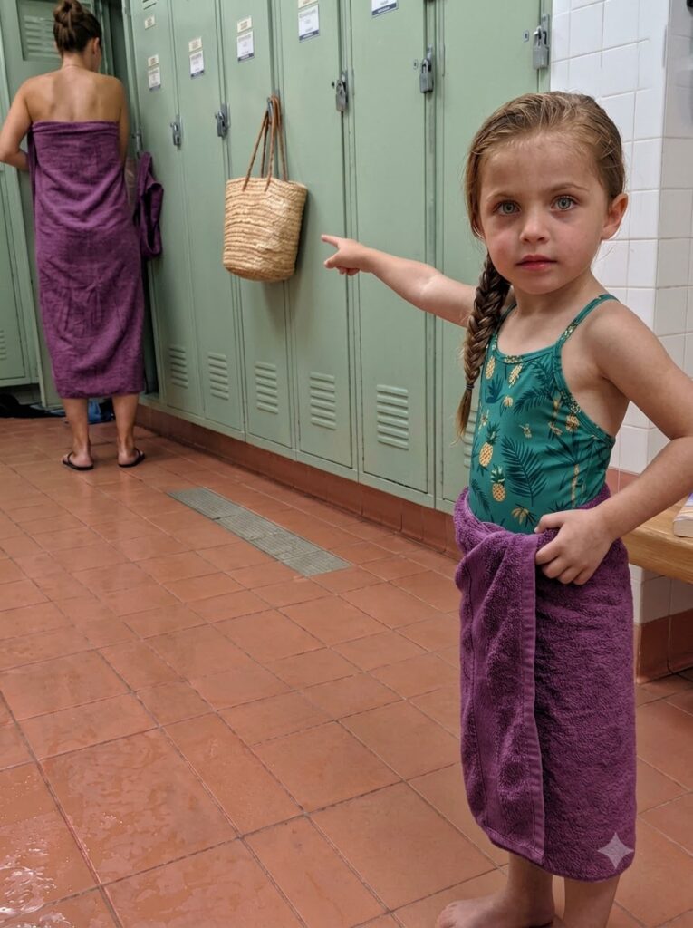 MY FIVE-YEAR-OLD POINTED AT A WOMAN’S LOCKER AND WHISPERED, “THAT LADY LOCKED DADDY AWAY.” I THOUGHT SHE WAS PLAYING—UNTIL I LOOKED INSIDE.