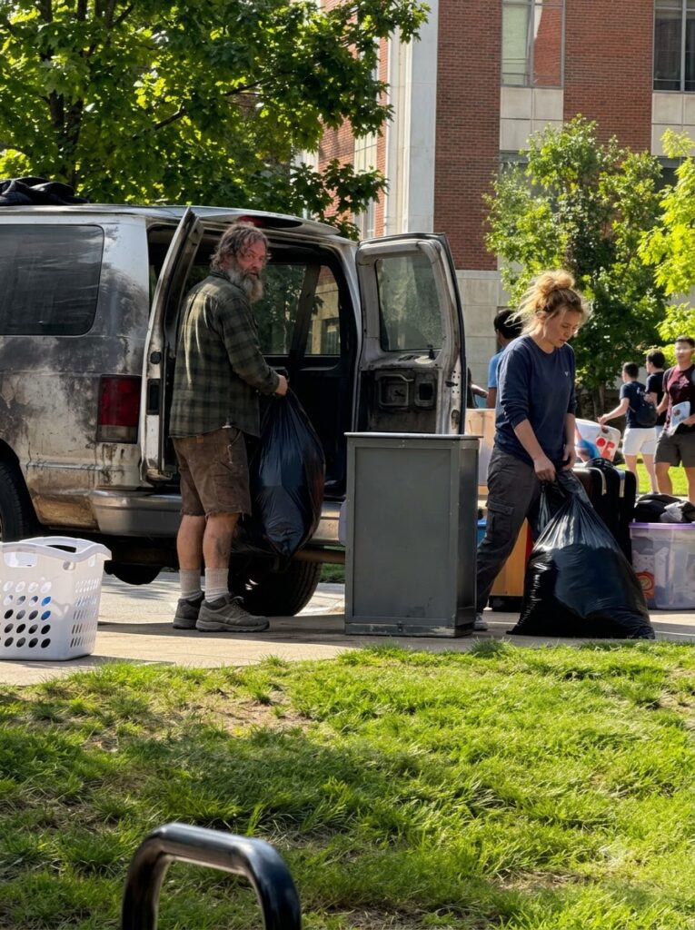 MY PARENTS SHOWED UP TO MY COLLEGE MOVE-IN DRESSED LIKE THEY WERE HOMELESS – I WAS MORTIFIED UNTIL DAD SAID IT WAS ON PURPOSE