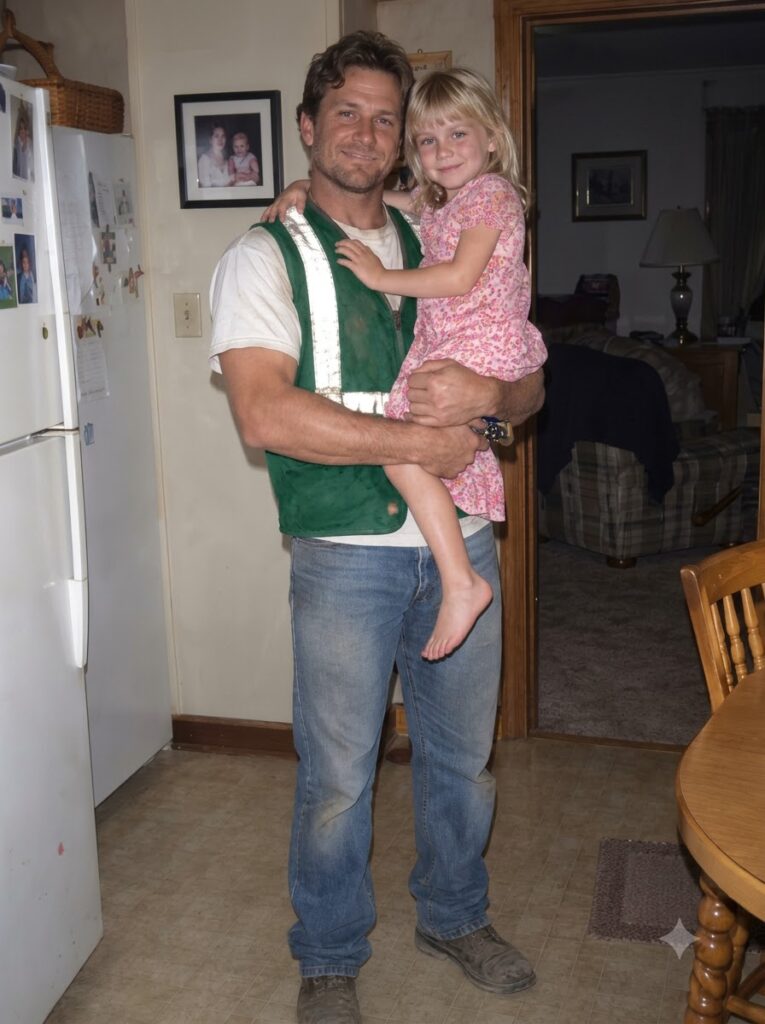 MY DAD LEFT COLLEGE AND WORKED CONSTRUCTION TO RAISE ME AFTER MY MOM WENT OUT FOR MILK AND NEVER RETURNED—WHEN HE DIED, HIS FINAL NOTE BEGAN WITH, “DADDY’S BUG, I HOPE YOU’LL FORGIVE ME…”